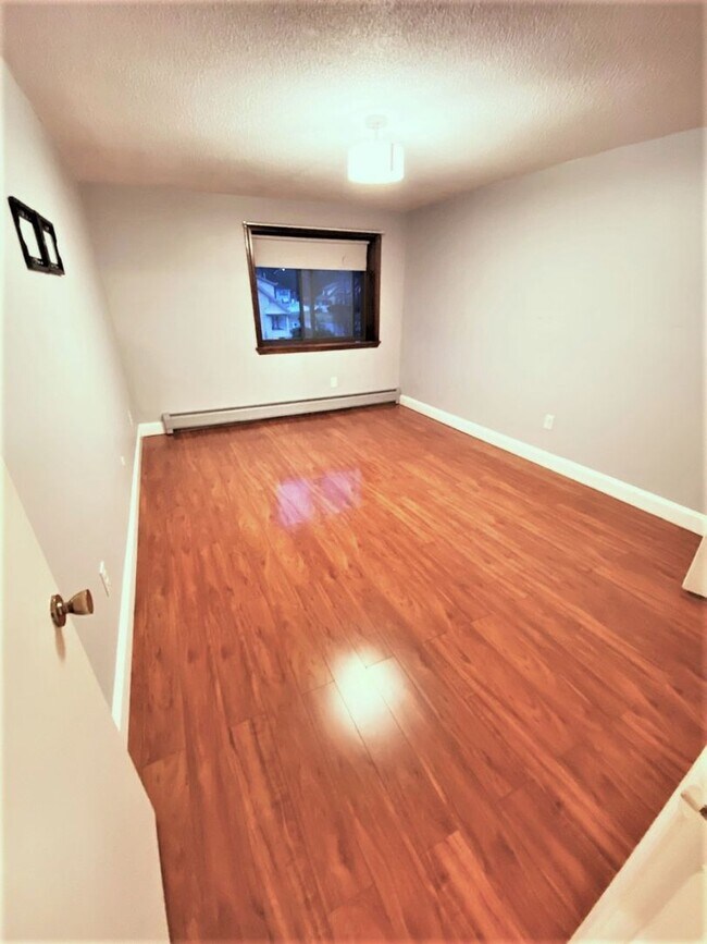 Building Photo - 2-bedroom condominium rental in Franklin