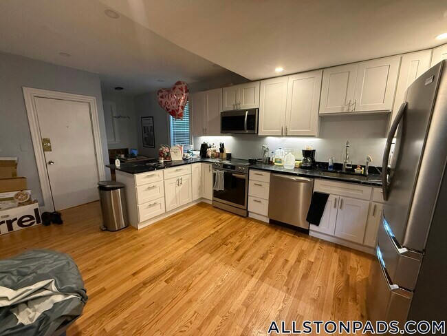 Foto del edificio - 24 Farrington Ave