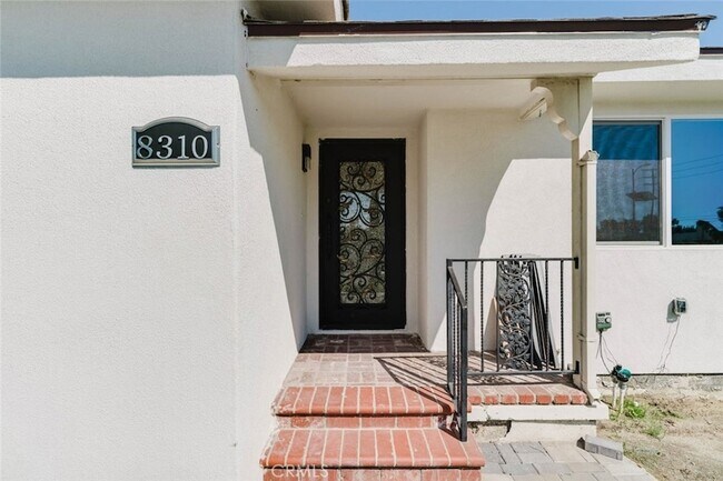 Foto del edificio - 8310 Canterbury Ave