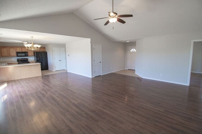 Building Photo - NW 3 bedroom w/ fenced yard