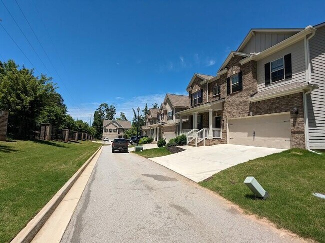 Building Photo - 2024 Britt Dr