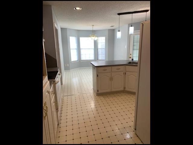 Foto del edificio - 1024 Colonial Dr