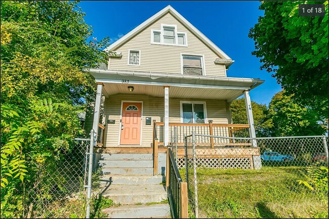 Foto del edificio - 983 Portland Ave