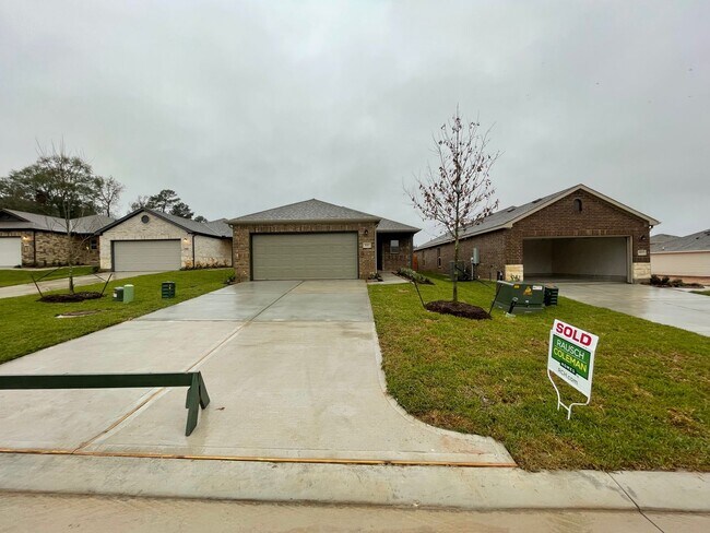 Building Photo - *Pre-leasing* Four Bedroom | Two Bath Home...