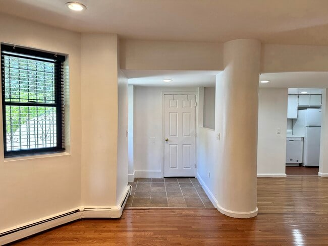 Building Photo - 390 Riverway