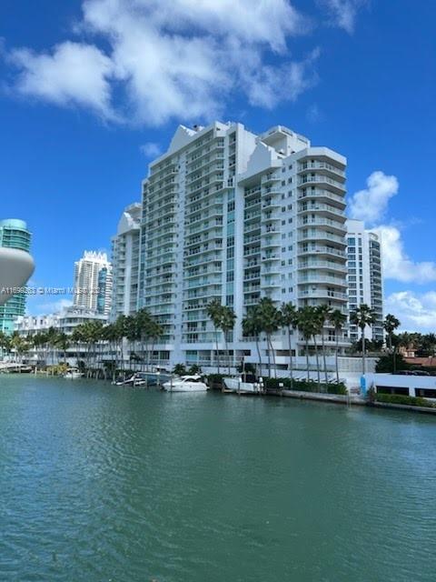 Foto del edificio - 5900 Collins Ave