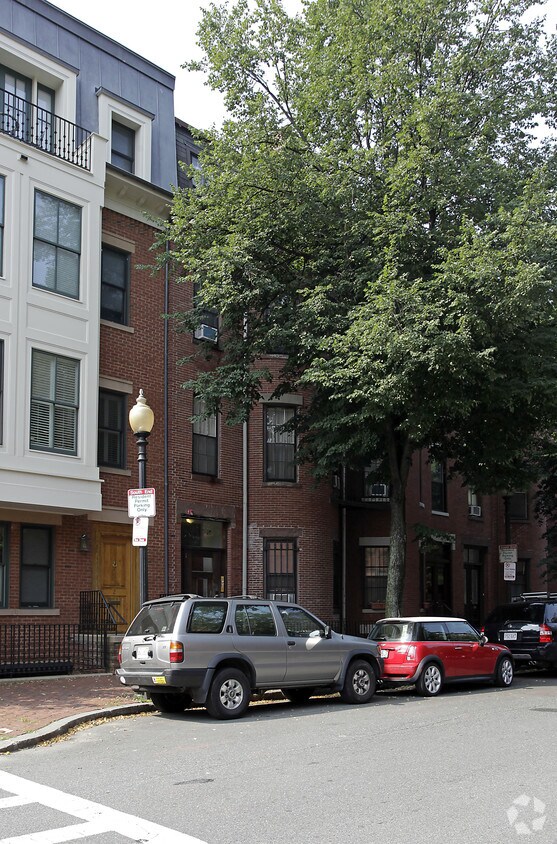 Building Photo - 102 Chandler St