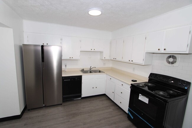 Building Photo - Amazing 3 Bed 1 Bath Home