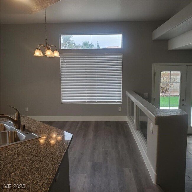 Foto del edificio - 3709 Misty Falls St