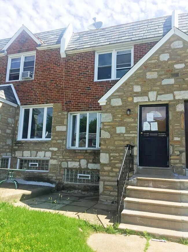 Building Photo - Stunning 3-Bedroom Townhome in East Oak Lane! Available NOW!