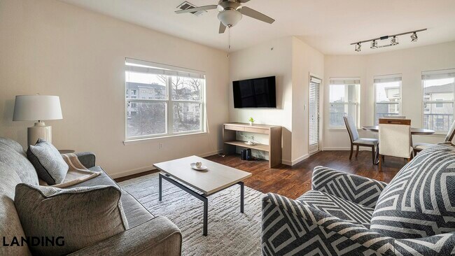 Foto del edificio - 12700 Ridgeline Blvd