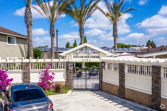 Entrance - Americana Apartments