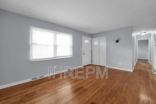 Building Photo - 6295 Faircrest Rd
