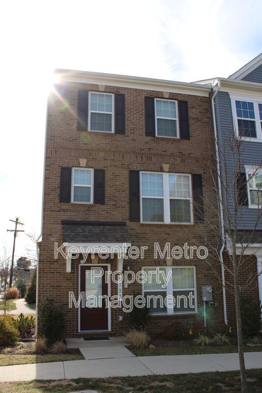 Foto del edificio - 2736 Pinebrook Rd