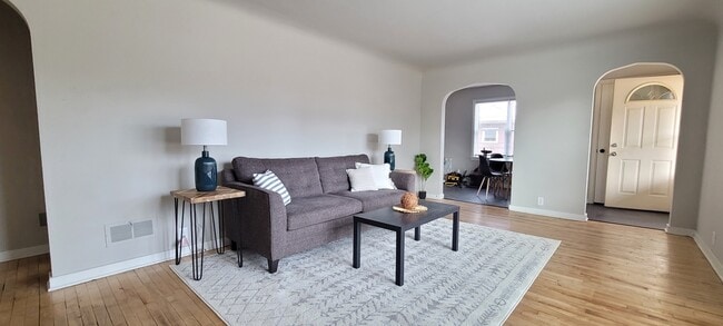 Building Photo - 2724 Stanley St