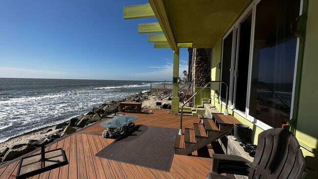 Foto del edificio - Oceanfront Studio! Unfurnished with AC