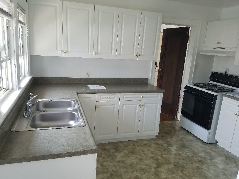 Primary Photo - 228 N Bowen St