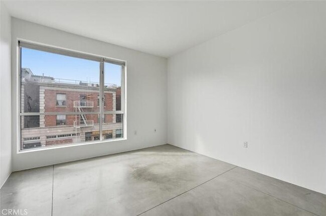 Foto del edificio - 285 W 6th St