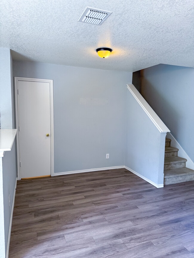 Building Photo - 427 Orchard Willow