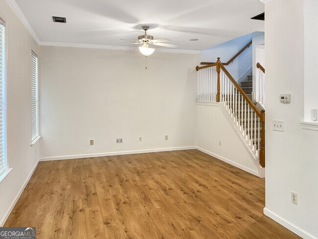 Building Photo - 5242 Whiteoak Ave
