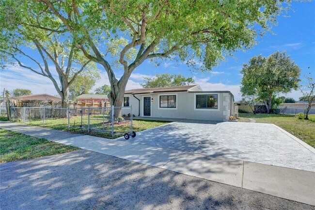 Foto del edificio - 136 Miami Gardens Rd