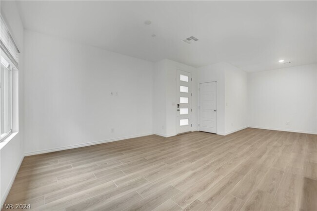 Building Photo - 600 Carriage Hill Dr