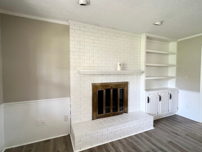 Foto del edificio - 1044 Lois Ln