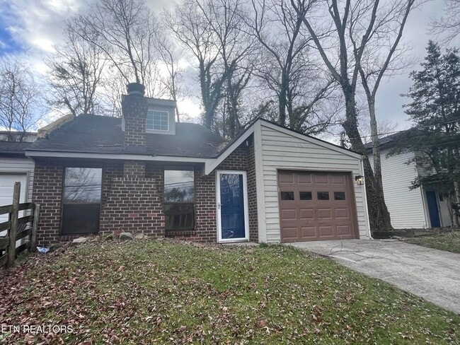 Photo - 7666 Chatham Cir NW House