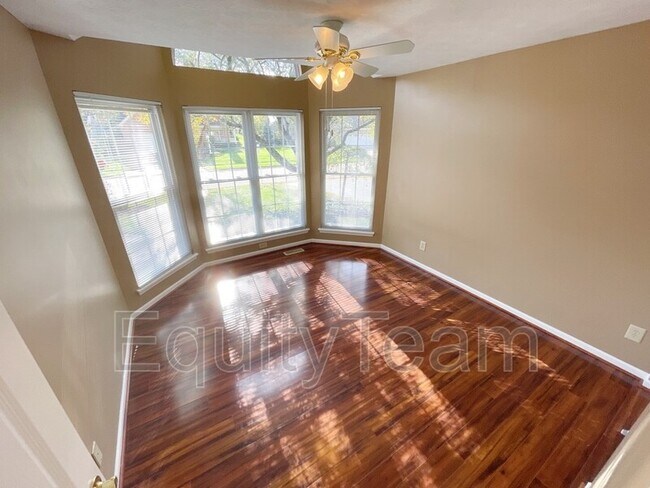 Building Photo - 9286 Carriage Run Cir