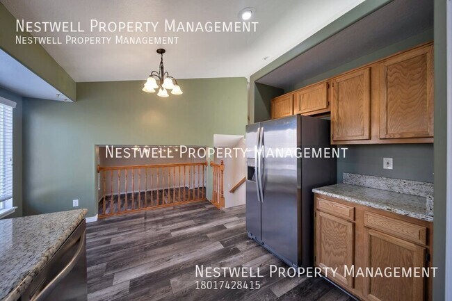 Foto del edificio - Charming Home with Private Backyard Oasis ...