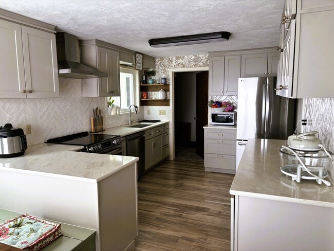 Freshly updated kitchen - 3133 E Highway 33