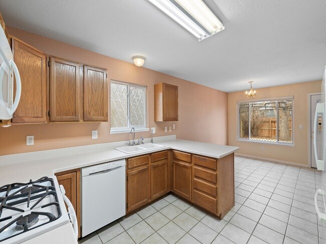 Foto del edificio - Beautiful 3-Bed Ranch Near Parks, Shops & Dining