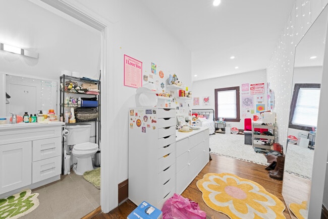 Photo - 2142 Portland St House