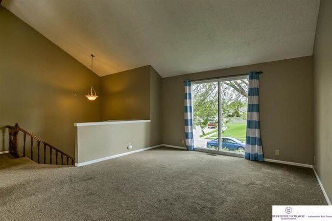 Building Photo - 3 bedroom in Omaha NE 68144