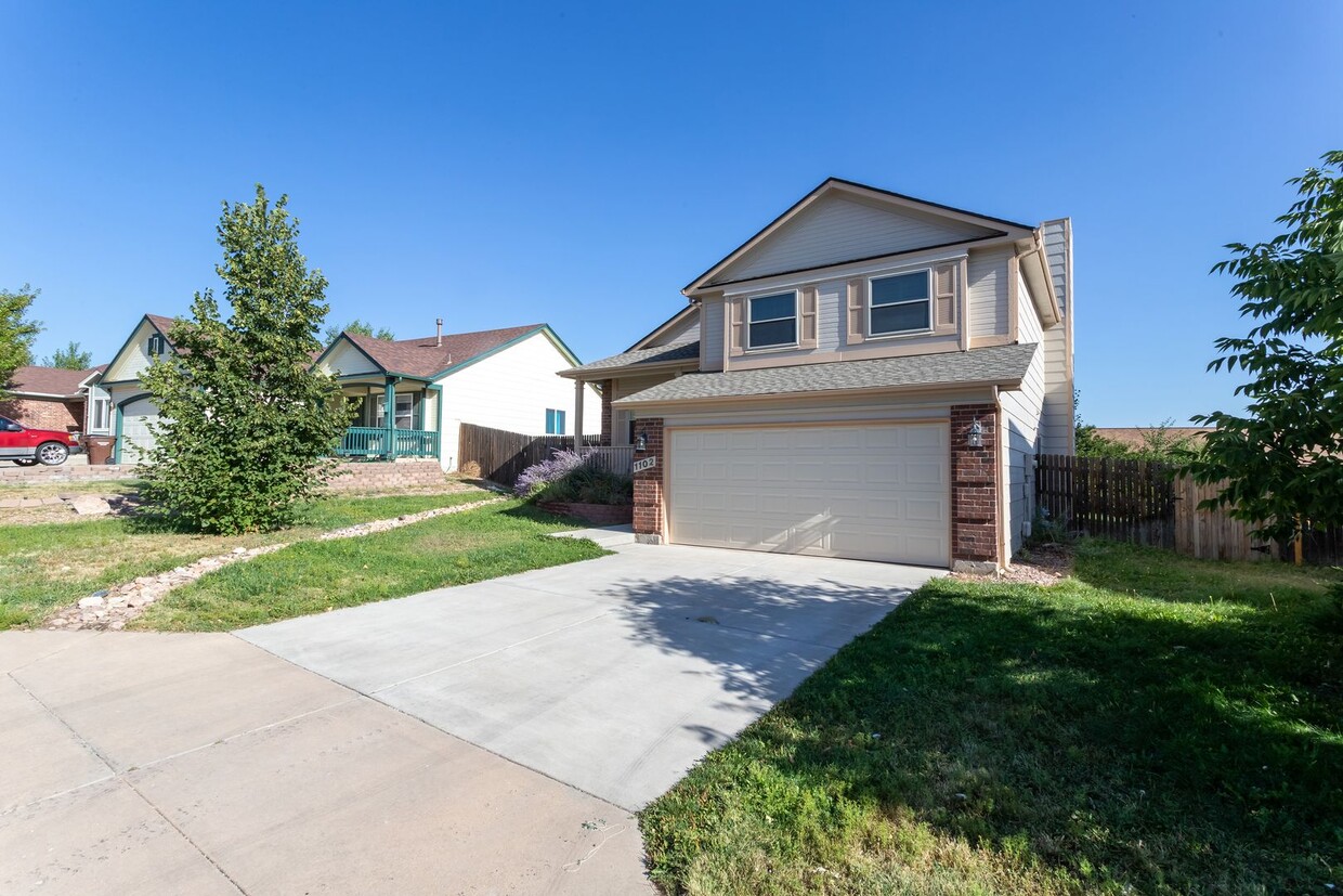 Foto principal - Charming 4-Bedroom Home Near Fort Carson