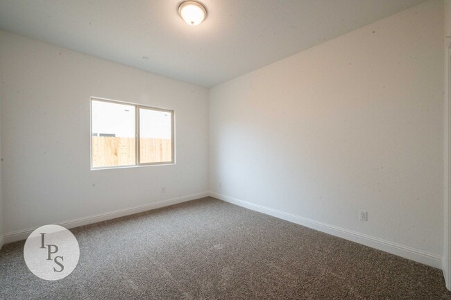 Building Photo - 2022 South/East Fresno Home, 4BR/2BA - Lot...