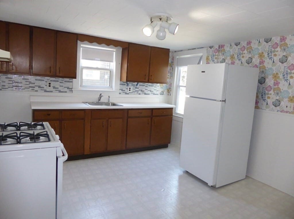 126 Lowell St Unit R, Peabody, MA 01960 Room for Rent in Peabody, MA