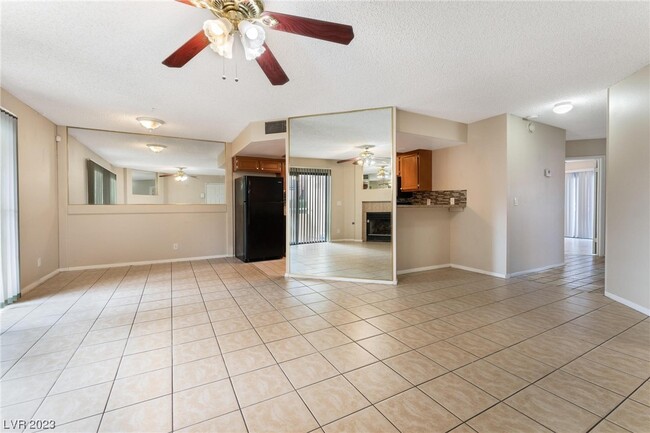 Foto del edificio - 870 N Sloan Ln