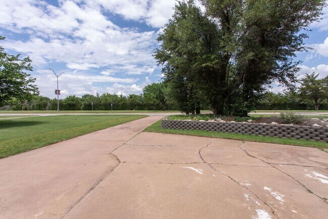 Foto del edificio - 1803 Midwestern Pkwy