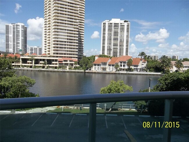 Foto del edificio - 19390 Collins Ave