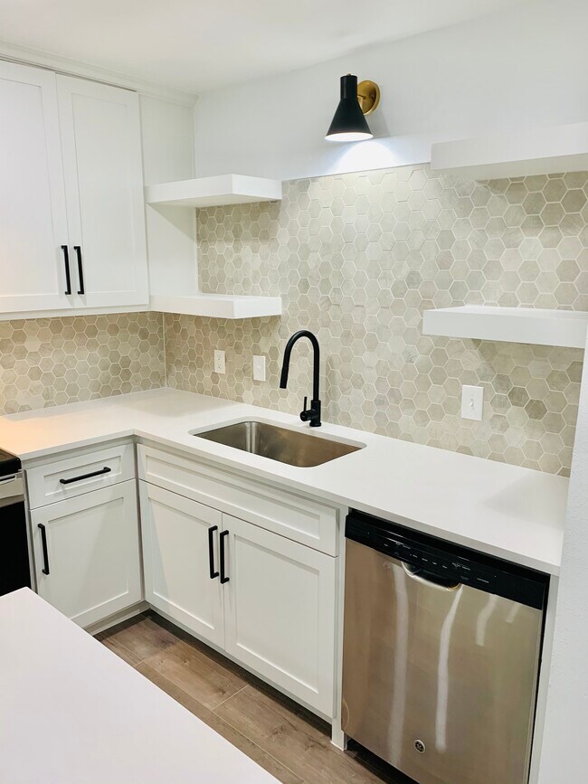Foto del edificio - 5311 Fleetwood Oaks Ave