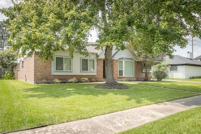Foto del edificio - 2643 Hodges Bend Cir