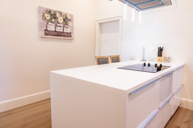 Foto del edificio - 215 Windward Ave