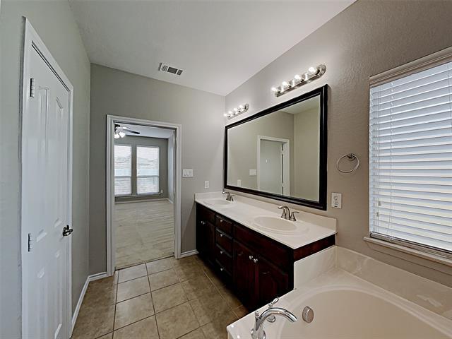 Building Photo - 12825 Hidden Valley Ct