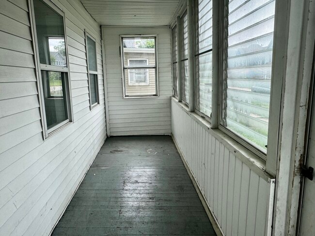 Building Photo - 2709 6th Ave