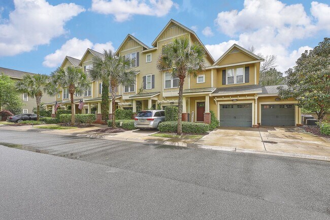 Foto del edificio - 3 Story Mount Pleasant Townhome!