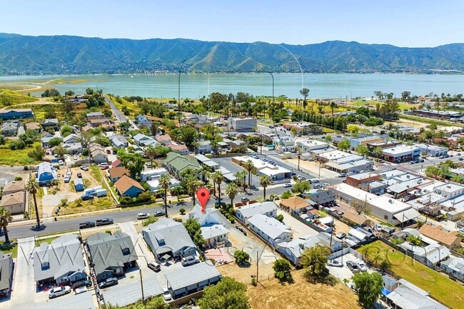 Building Photo - Charming 1 Bedroom Home Near Downtown Lake Elsinore