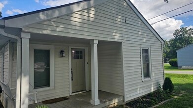 Building Photo - 651 Ann Ave