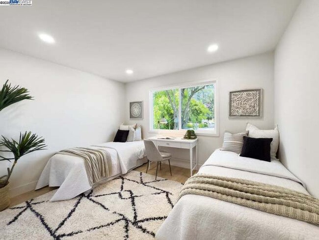 Foto del edificio - 6196 Inglewood Dr