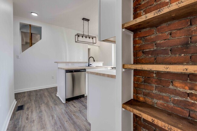 Foto del edificio - AVAILABLE MAY 2026! Stunning 2-Bedroom Home in Mt. Washington – Completely Renovated!